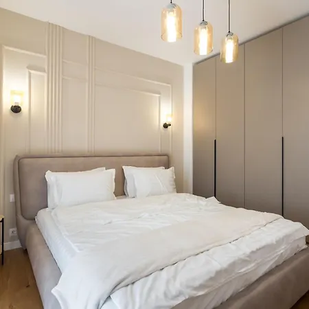 Wheat Of Coffee With King Bed In Ocp Apartment